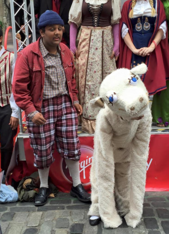 Shivani Awasthi (11) dresses as a cow along the Royal Mile. If anyone desired, she would allow them pet her. 