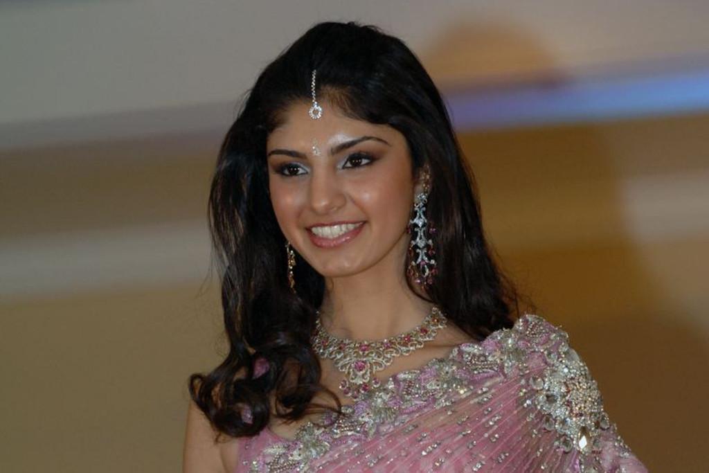 Sophomore Sarina Vij wins $5000 in Miss India beauty pageant
