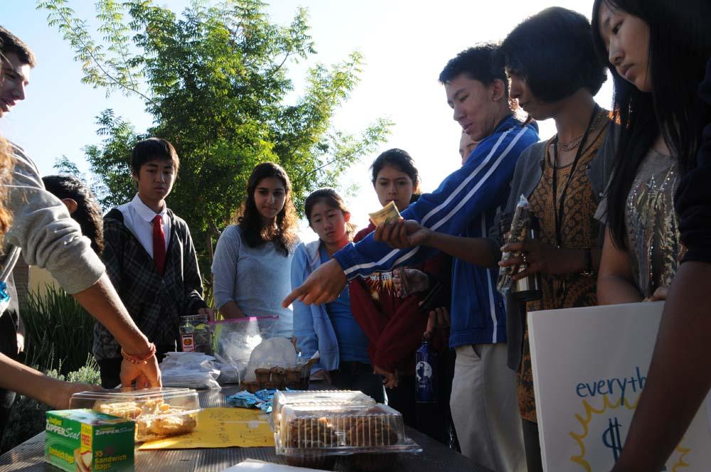 Class of 2014 holds first fundraising bake sale of the year