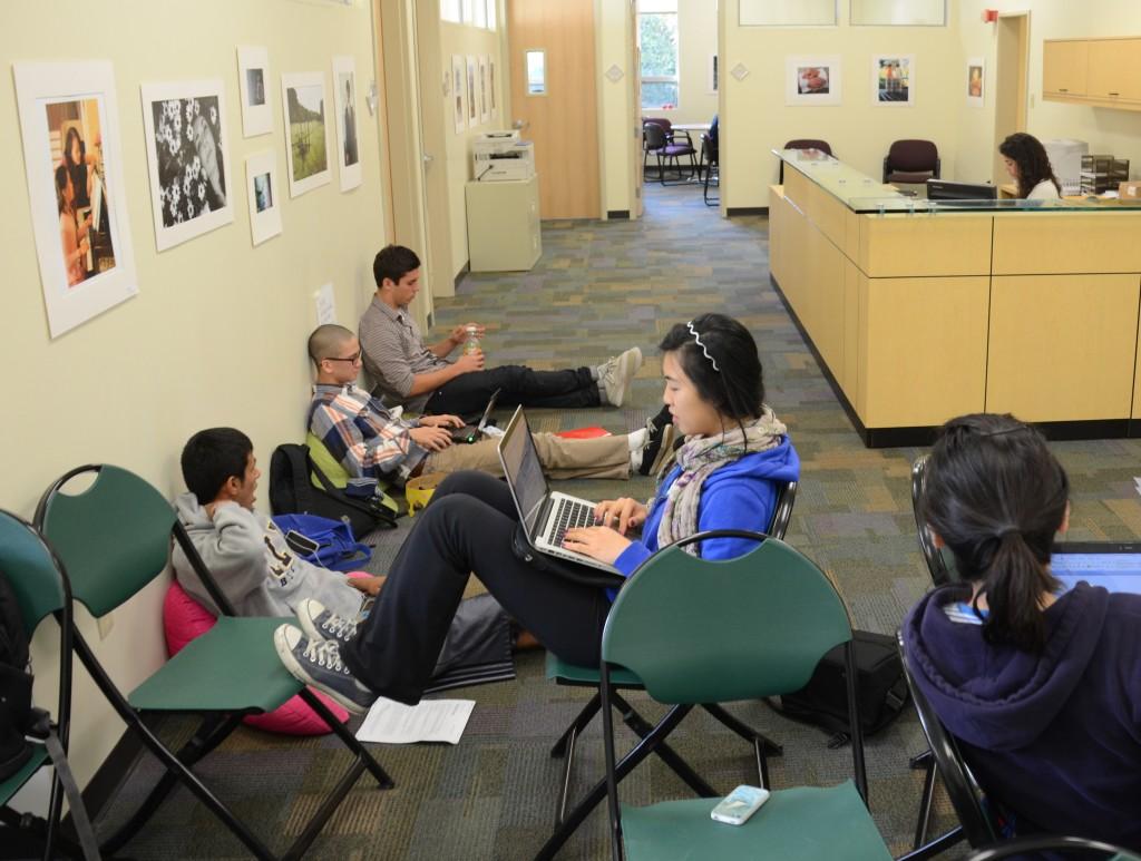 Seniors spend break in college counseling office