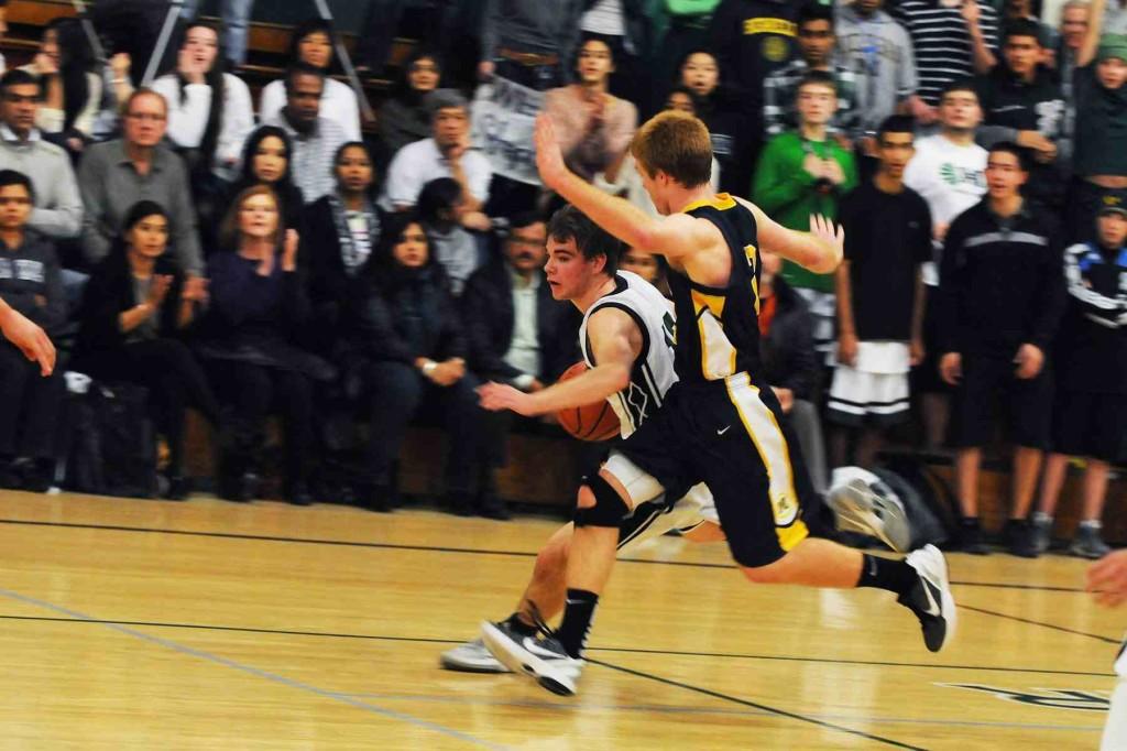 Varsity basketball loses to Menlo 44-52