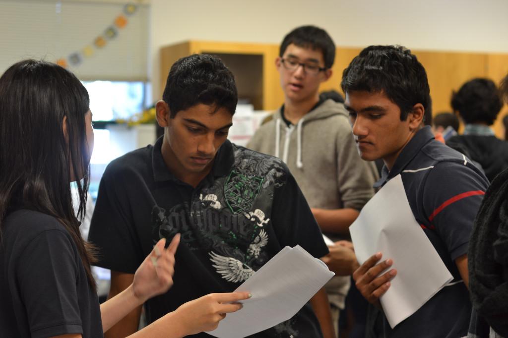 New and returning DECA members gathered at the Events Fair to learn about the different events the program offers. The Fair was held on Wednesday, October 10 during long lunch.