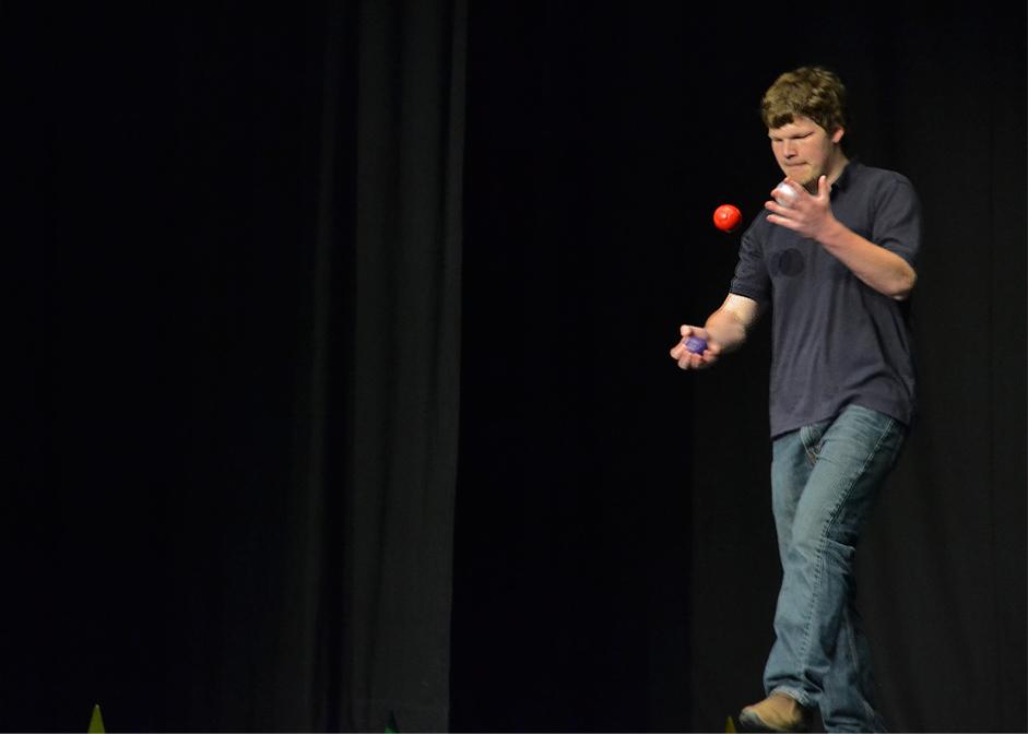 Senior Erik Andersen enthralls audiences with his intricately difficult juggling performance. Throughout his entire act, nobody could take their eyes off him.