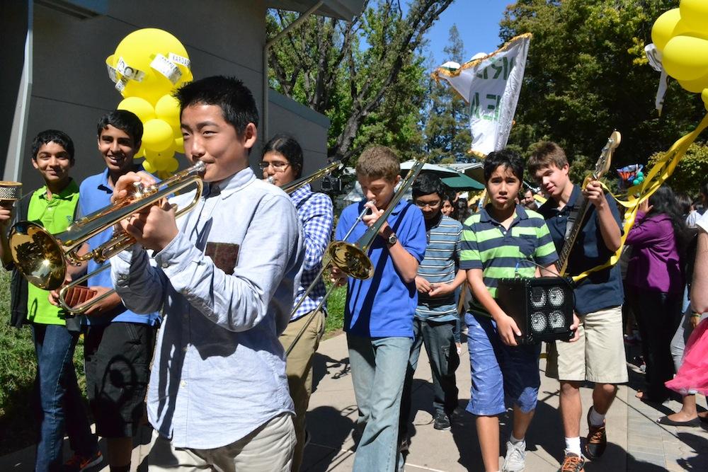 The Parade included a performance by jazz band, led by director Chris Florio. Jazz band performed two songs and featured students from all grades.