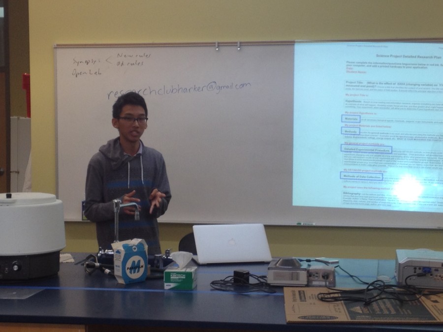 Andrew+Jin+%2812%29%2C+president+of+Research+Club%2C+goes+through+a+presentation+on+selecting+a+research+topic.+Research+Club+had+an+informational+meeting+after+school+today%2C+where+it+went+over+the+protocols+for+participating+the+in+Synopsys+Science+Fair+in+March.%0A