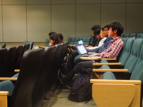 Students take notes on Dr. Lina Kim’s talk on the Research Mentorship Program at UC Santa Barbara. Dr. Kim spoke to students about the program as well as research in general.