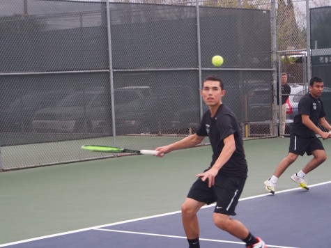 Boys tennis wins matchup against Aragon High