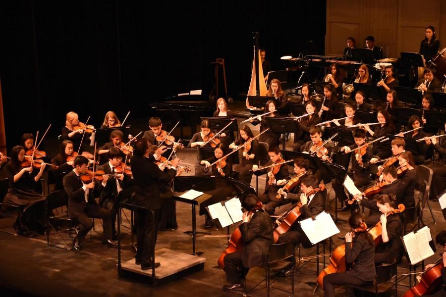 Upper school orchestra director Chris Florio conducts at the annual Winter Concert this past January. The orchestra will travel to Sonoma County for their yearly trip to compete in the Fourth Annual Sonoma Invitational Wind, Band and Orchestra Festival. 