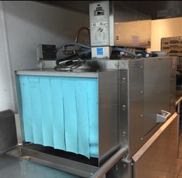 The new dishwasher is in the form of a conveyer belt, so it can help reduce the usage of water and energy. The kitchen staff hopes that by reopening the dishwashing system, it will help reduce trash consumption and traffic in Manzanita Hall. 