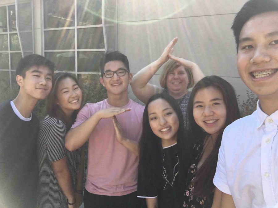 Harker Journalism adivsor Ellen Austin poses with staff members from Talon, the Upper School's yearbook publication. Austin was one of only eight advisors nationwide awarded the 2016 NSPA Pioneer Award. Photo courtesy of Ellen Austin.