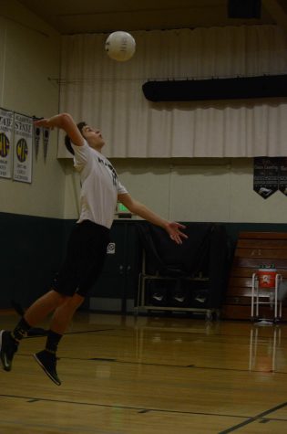 Varsity boys’ volleyball defeats Los Gatos in four sets