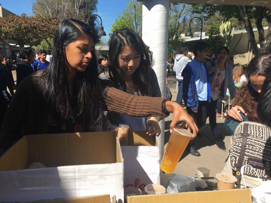 Model UN officers Anuva Mittal (12) and Haley Tran (12) sell boba as part of Model UNs club week outside of Manzanita. They will only be selling for three days, as parent-teacher conferences will be taking place on both Thursday and Friday of this week.