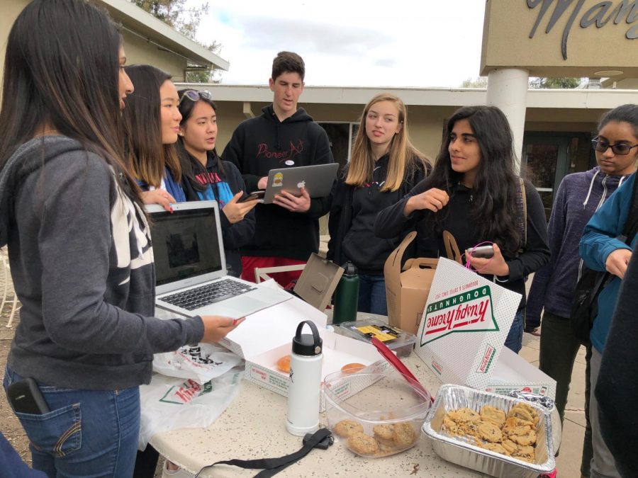 Art Club members Zara Vakath (10), Connie Xu (11), Katrina Liou (11), Charlie Molin (11) and Donna Boucher (11) organize baked goods sales outside Manzanita during the clubs club week. “We’re trying to fundraise for an art gallery in Shah, and basically we need these boards that kind of look like walls, but it’s easy to put drawings on them without ruining them. We also need really good lights and stuff like that, so Mr. Martinez said we need about $3,000, Art Club member Kaitlyn Nguyen (12) said.