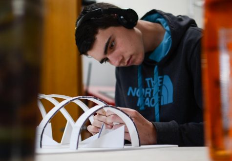 Humans of Harker: Eric Andrus chronicles relationships through art