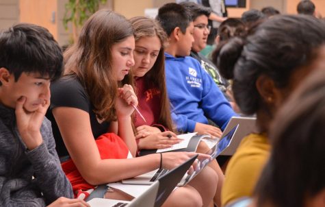 Freshmen discuss the course planning website at their LIFE session on Friday. Academic Dean Kelly Horan spoke about how to maintain a balanced course load.
