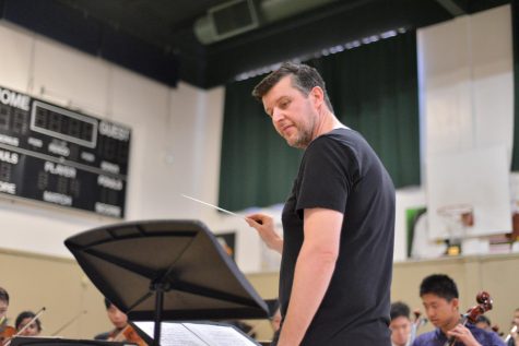 Orchestra performs music to screening of “The Haunted House” in first open rehearsal