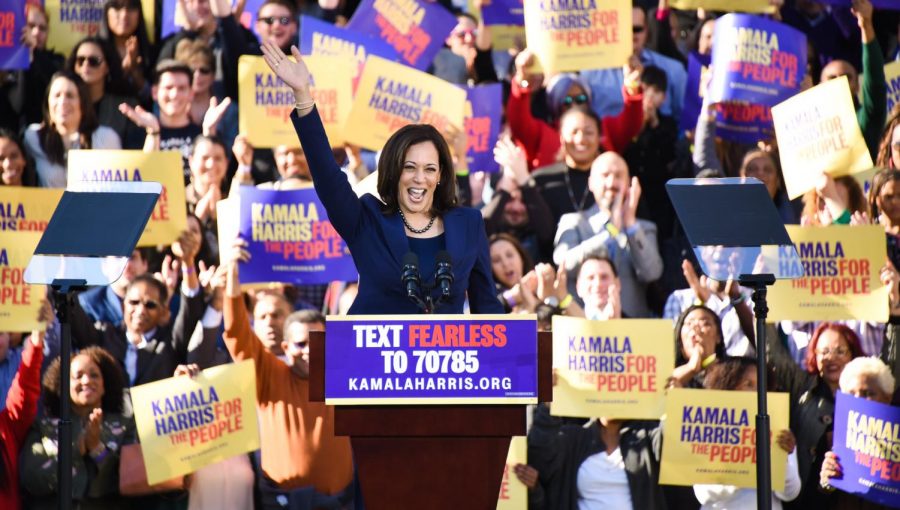 Sen.+Kamala+Harris+%28D.-Calif.%29+waves+to+a+crowd+in+her+hometown%2C+Oakland%2C+to+officially+announce+her+2020+presidential+bid.+