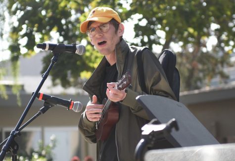 Nathaniel “Nash”
Melisso (12) strums
the ukulele as he
performs his original
song “Insight” during the fall Quadchella on Nov. 7. This Quadchella contained a total of four teacher acts and six student acts, along with face painting, popcorn, and tattoos on the side.