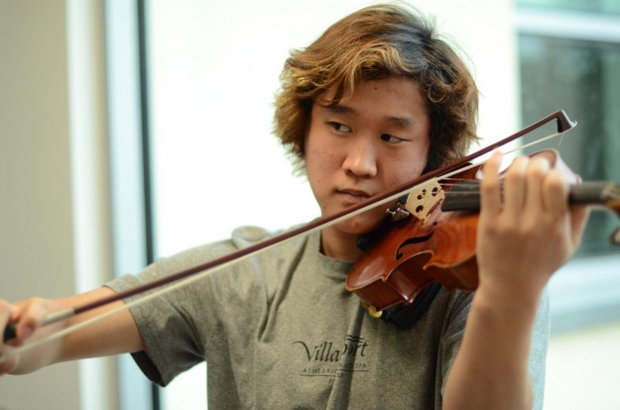 “[Climbing and violin] both use a lot of muscle memory, and in that way it kind of translates. Even if it’s scary, the moves you make while climbing and playing can be classified as very elegant. I think focusing on each and every move makes it very peaceful,” Hanoom Lee (12) said.