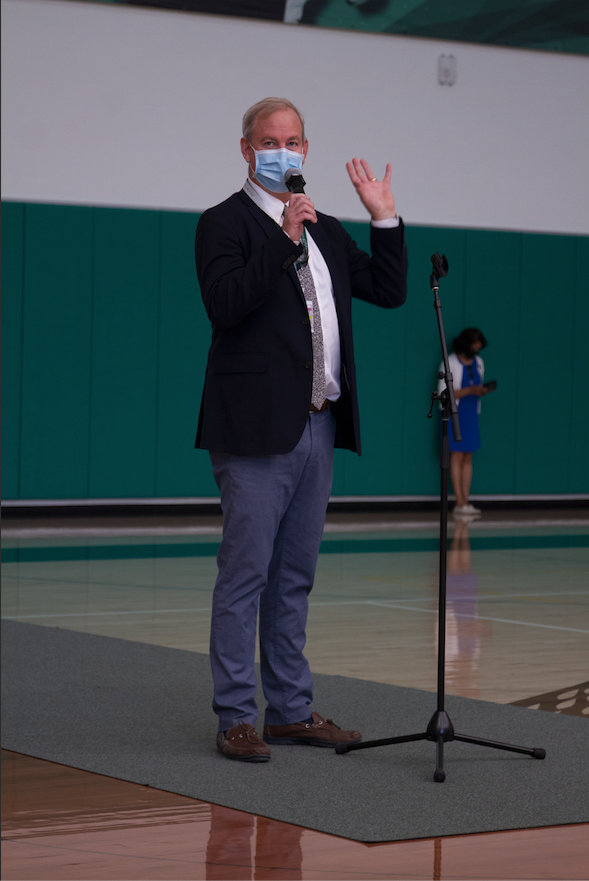 Head of School Brian Yager addressed the upper school students and faculty and spoke about expectations for the upper school campus and community. He encouraged everybody to take care of each other and to take care of the campus, such as by picking up after themselves.