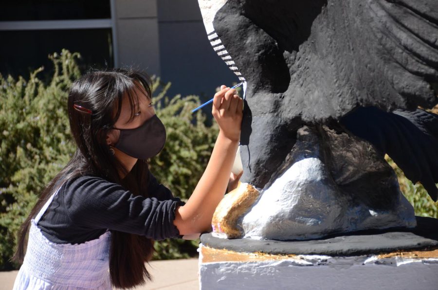 Claire Su (10) adds details to the sophomore eagle breast, which sports a wash of black paint in accordance to the sophomore class color. Both the morning Spirit block period and Spirit Night on Friday gave students the opportunity to finish their eagle painting before the 6 p.m. deadline that evening.