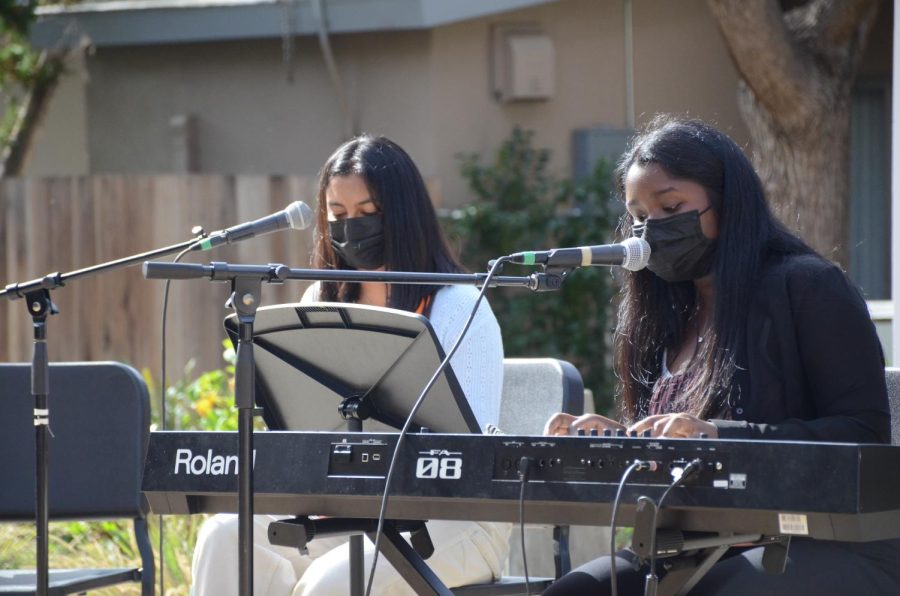 Seniors Anya Warrier and Malar Bala sang “Killing Me Softly With His Song” by the Fugees. The second part of Quadchella occurred last Thursday, Nov. 4, during long lunch.