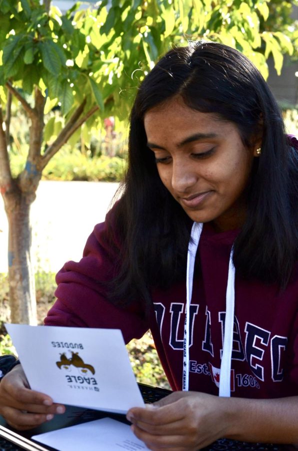Diya Mukherjee (10) reads a note from her Eagle Buddy during lunch at the upper school on Nov. 12. The cards, written by third graders in response to notes sophomores had sent two weeks prior, were delivered to sophomores that morning after a LIFE session.