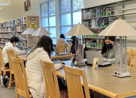 Upper school students prepare for final exams in the library on Monday, Dec. 13. During finals week, librarians enforced a completely silent study zone in the library for students to focus on their studying.