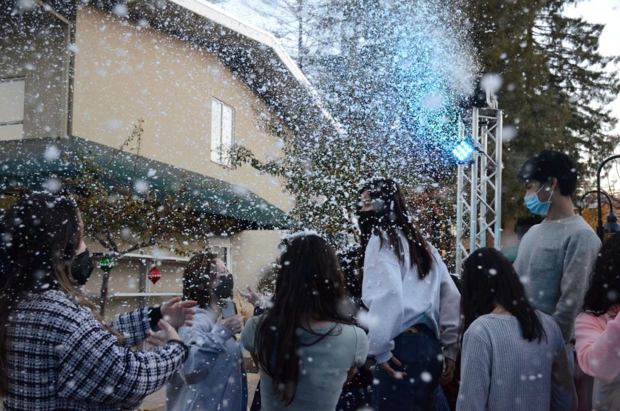 A snow machine showers the outside of Manzanita with fake snow during Winterfest on Dec. 29. “[My favorite part of Winterfest] was the fake snow,” HSLT community events committee member Anish Jain (10) said. “It really felt like snow, and it felt like it was actually winter, so that was cool.”
