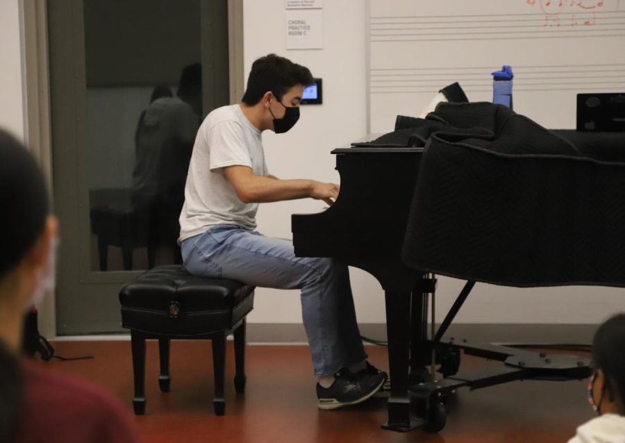 Senior+Spencer+Cha+performs+his+composition+Rhythmic+Etude+No.+5+on+the+piano+during+Music+Creation+Clubs+showcase+on+Friday%2C+Dec.+3.+The+showcase+featured+performances+or+recordings+from+five+students.
