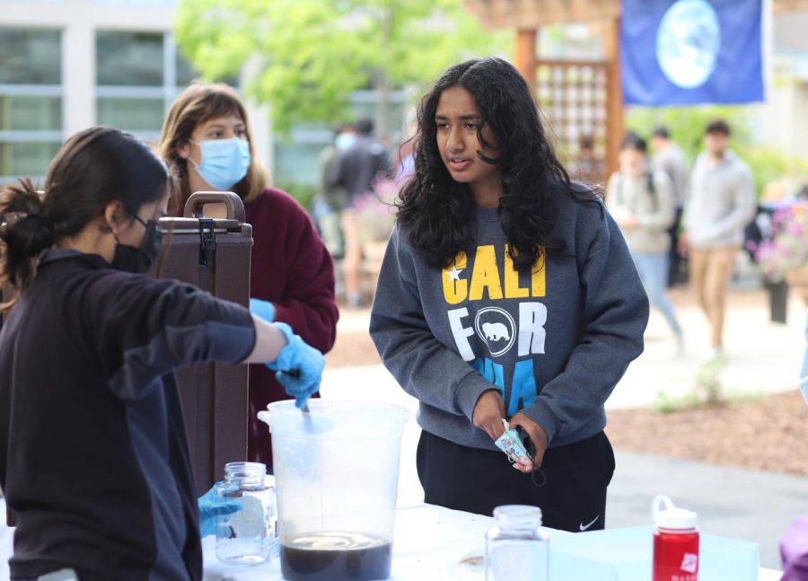 Leisha Devisetti (11) purchases boba from Green Team during lunch last Friday. The club sold the drinks in front of Manzanita Hall on Monday and Friday.