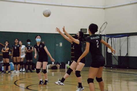 Alicia Ran (10) sets the ball in the frosh and sophomore girls volleyball game on Tuesday. The team fell to Harbor High School in two sets, 21-25 and 12-25 at their away game.