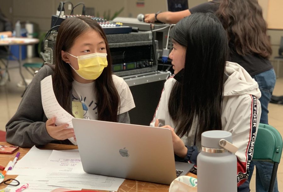 Christy Ma (9) and Leana Zhou (9) participate in an activity at the Future Problem Solvers launch on Sept. 17. At the event, the upper school FPS club introduced their central problem-solving process in different activities.