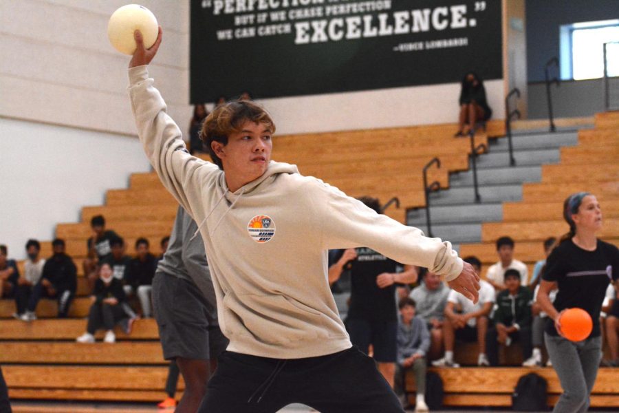 Oskar Baumgarte (10) throws a ball at the opposing team of juniors during the dodgeball finals on Wednesday. The class of 2025 defeated the class of 2024, taking them to first place in the dodgeball tournament.
