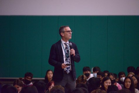 Upper School Head Paul Barsky thanks the students involved in various school events, including the cast and crew of the fall play and those in the athletics program. He also delivered announcements about the new crosswalk and the Eagle Store.