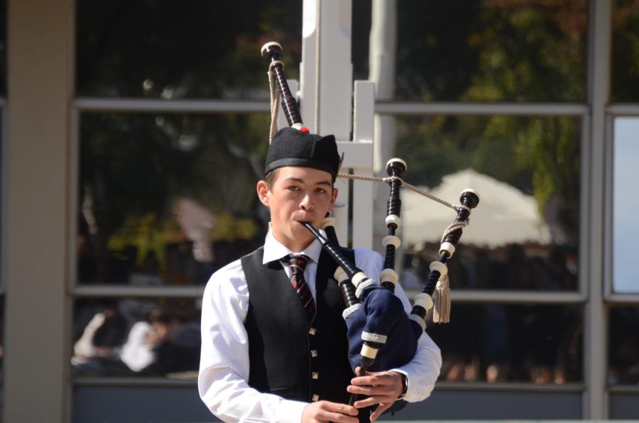 Rupert+Chen+%2812%29+plays+the+bagpipes+during+Quadchella+on+Oct.+19.+The+bagpipe+is+a+traditional+Scottish+instrument+that+is+part+of+the+woodwind+family.