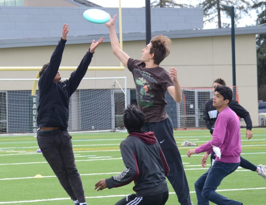 Students contend for the frisbee during yesterdays Ultimate Frisbee game held during lunch on Davis Field. Tomorrow will wrap up Spirit Week with a rally in the Zhang Gymnasium starting at 11:10 a.m.