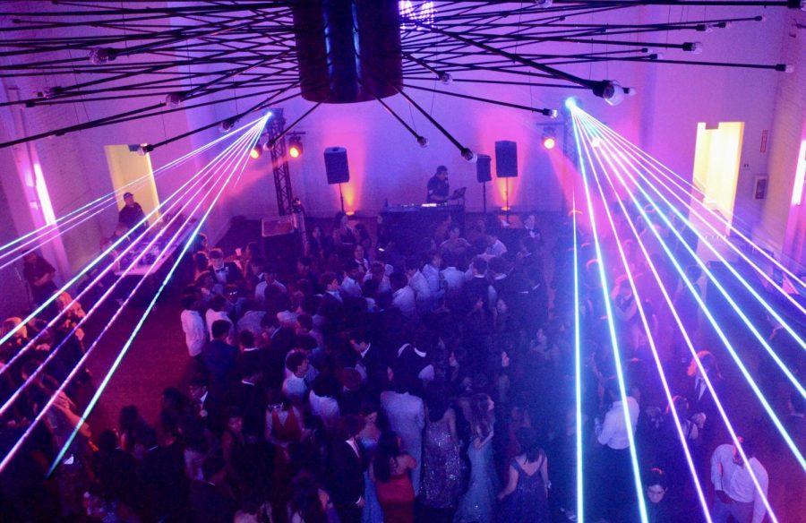 Students+dance+and+mingle+as+strobing+lights+illuminate+the+room.+This+year%E2%80%99s+prom+was+held+at+the+Blanco+Urban+Venue+in+downtown+San+Jose.