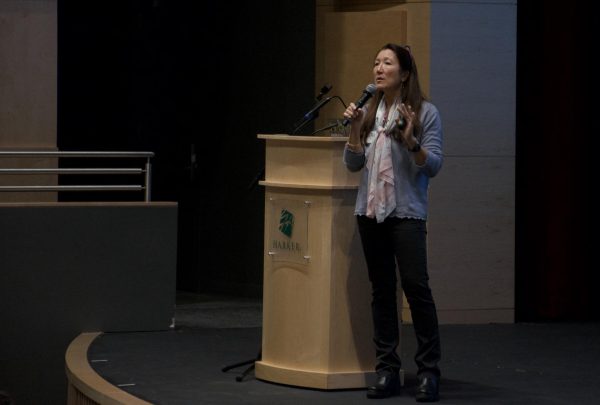 Shafia Zaloom speaks to the frosh and sophomore classes about consent in a LIFE session on Feb. 2. Zaloom explained the meaning of a healthy relationship and emphasized the importance of not being pressured into making decisions.