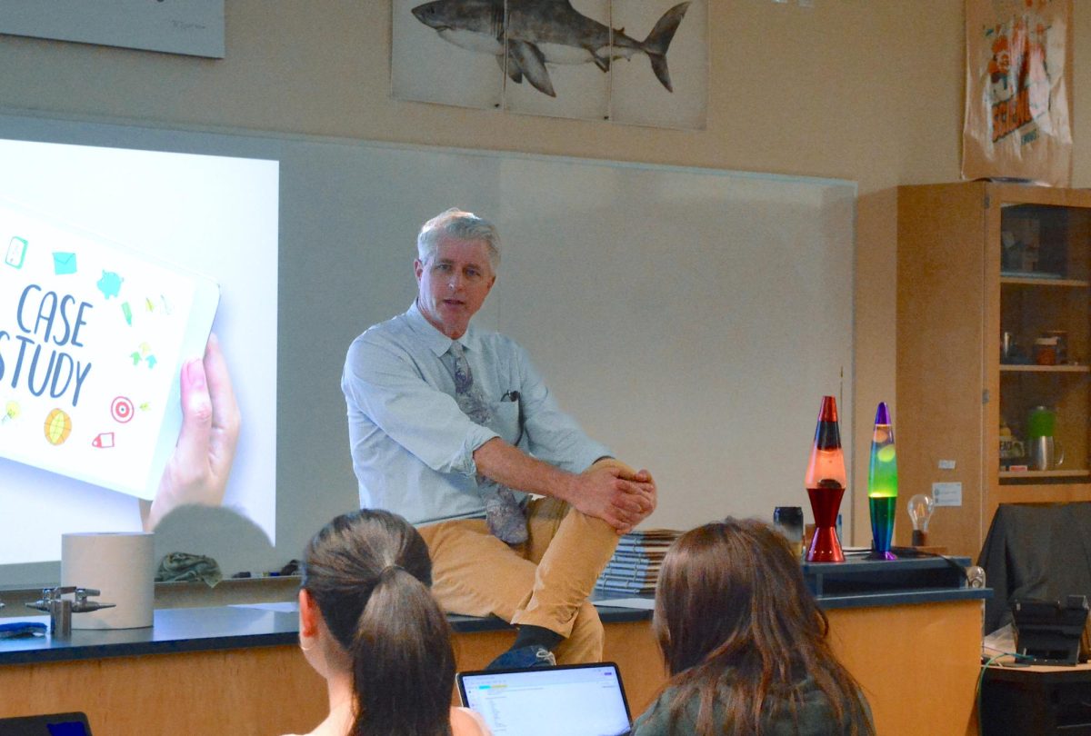 Bioethics teacher Dr. Thomas Artiss engages the class in a discussion of a case study. Dr. Artiss starts each class with a daily ethical dilemma, which he projects on the board as a warm-up for students to ponder and discuss.