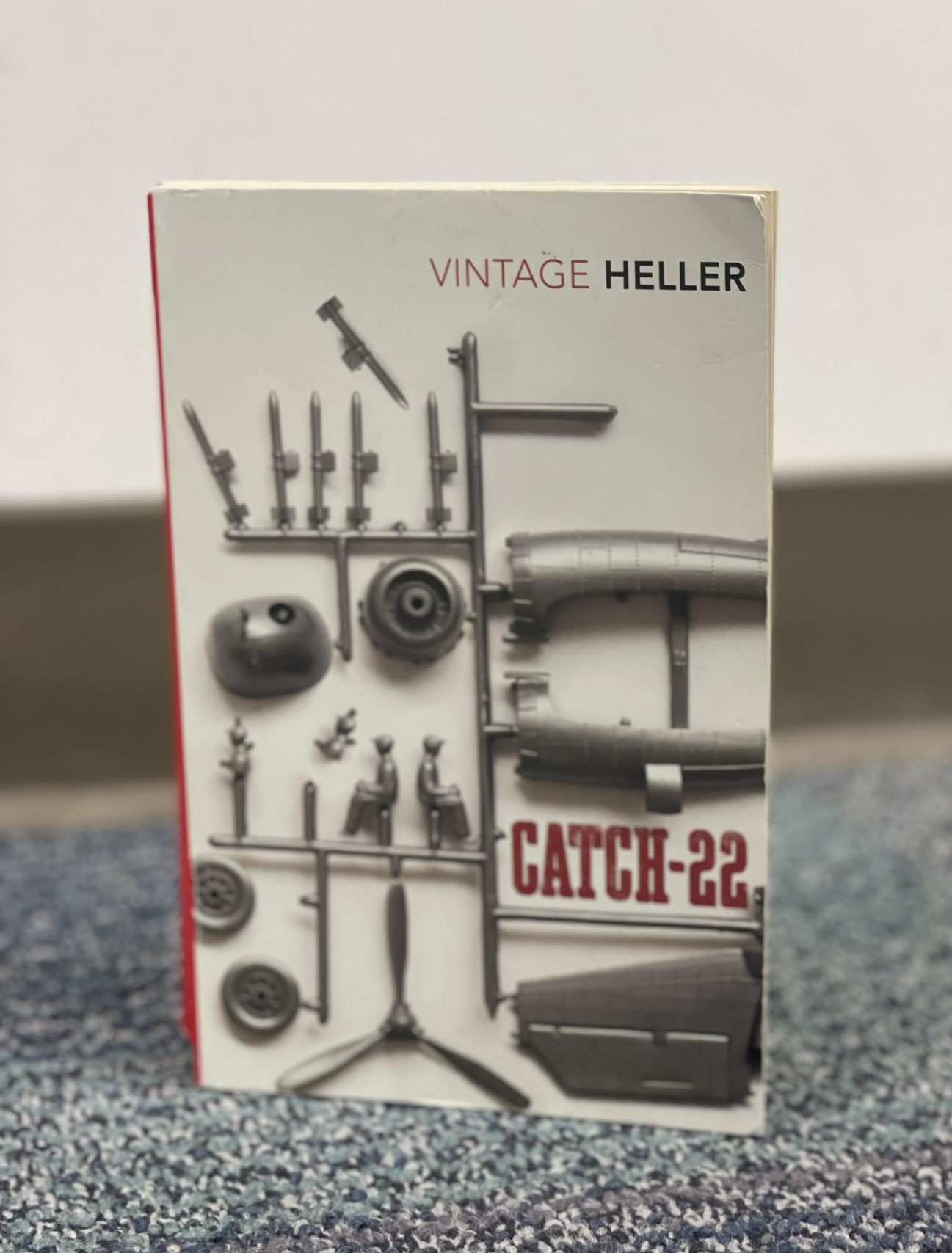 Time in “Catch-22” moves cyclically, stagnating and doubling back instead of flowing linearly. This structure depicts war as chaotic and absurd: in this winding story, the readers are introduced to a veritable myriad of bizarre characters, each uniquely offbeat yet equally meaningful.