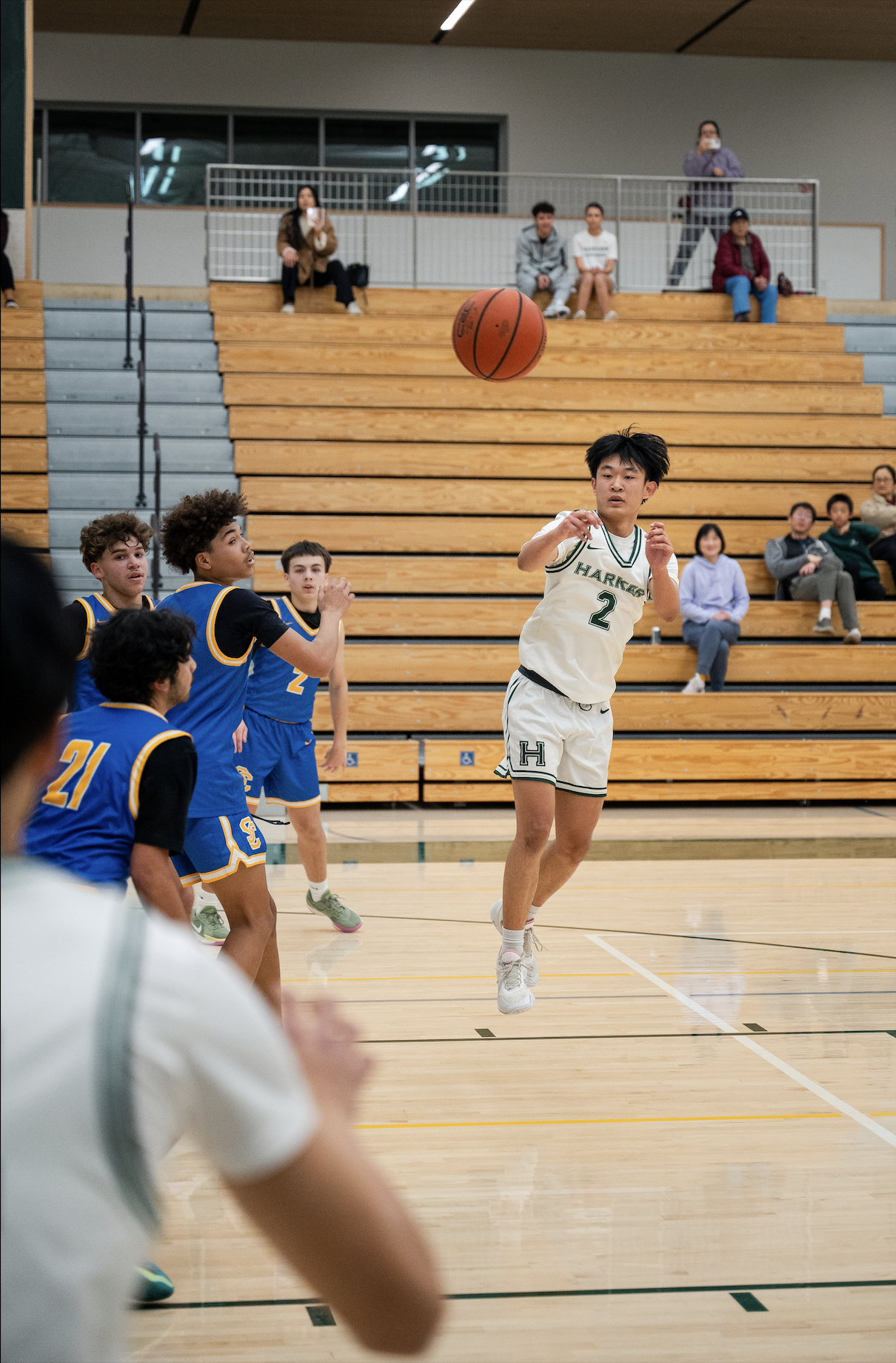 Guard Bowen Xia (12) hurls a pass to guard Lucas Huang (9) in the corner. Bowen had 5 assists on the night.