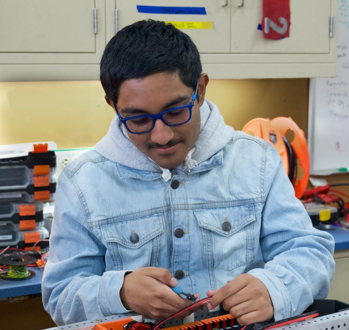 Humans of Harker: Wiring components and communities