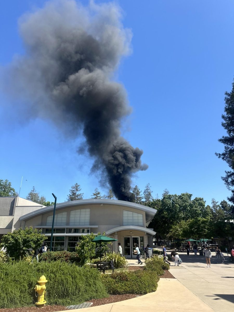 Thick plumes smoke were visible from campus on Tuesday. "Right when I walked outside I could smell the smoke and saw a huge black cloud of it coming from behind the library," said Angelina.
