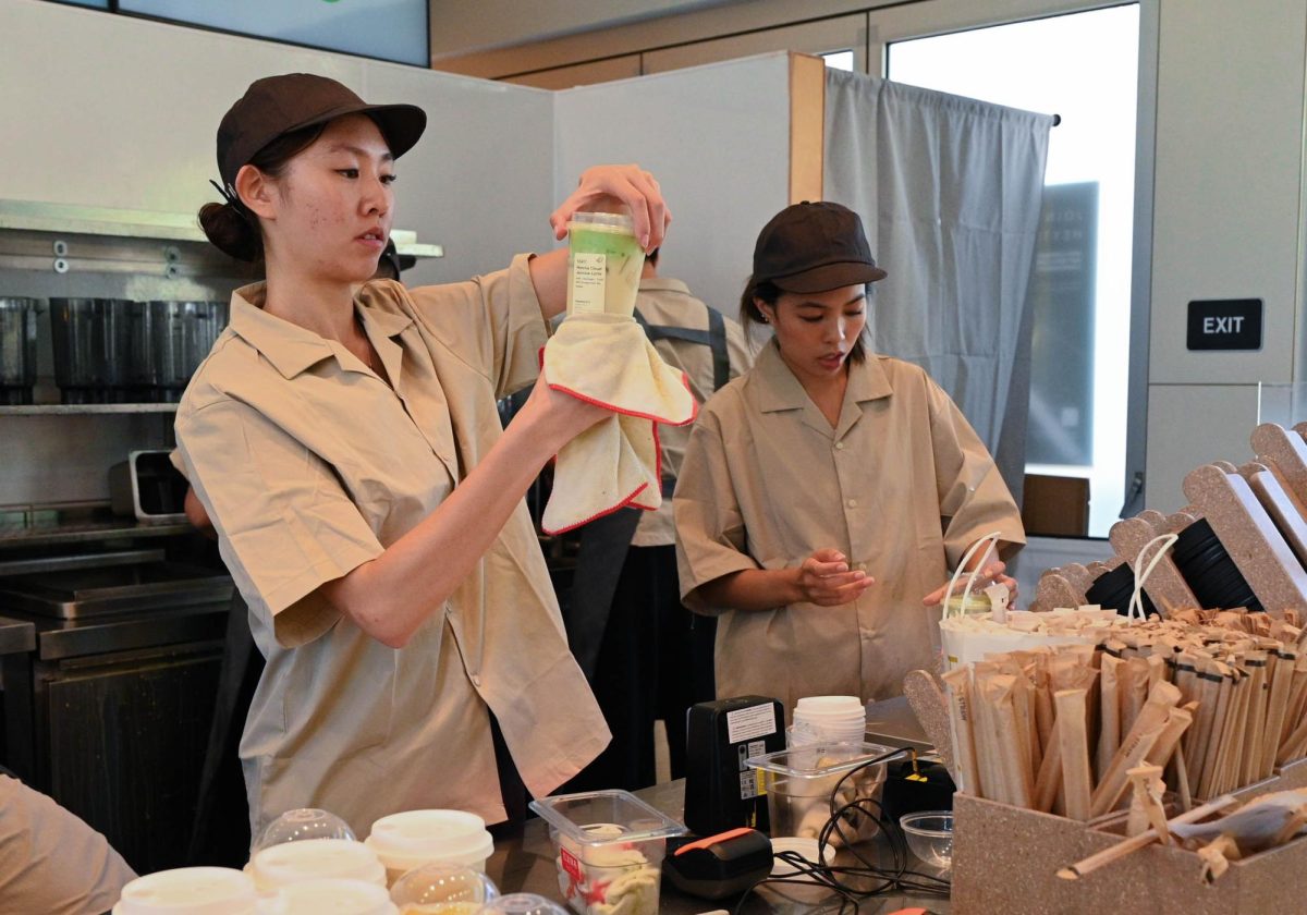A HEYTEA employee cleans up a matcha latte before handing it off to a customer. HEYTEA drinks spanned a wide variety of flavors, from creamy milk to bright citrus.