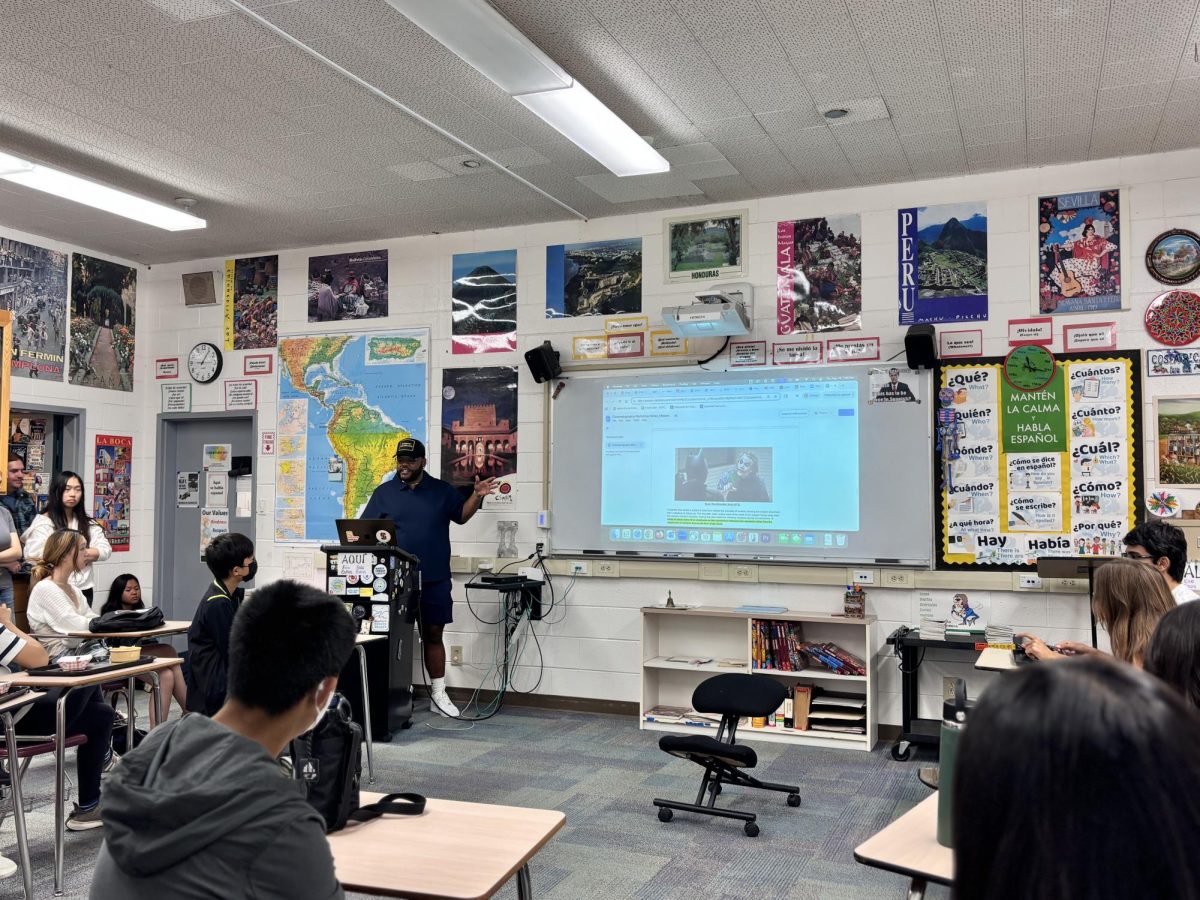 Stanford University Earth Systems lecturer and filmmaker E’jaaz A. Mason explains the different types of shots in an environmental film. In his informative workshop, Mason emphasized the importance of the planning process, which includes storyboarding and creating a shot list.