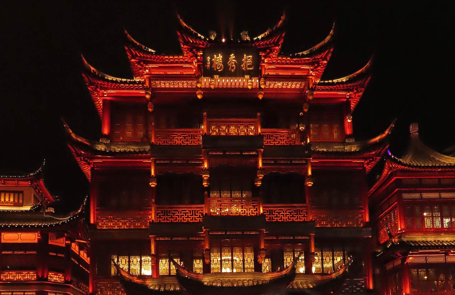 An imperial architecture-style building stands at Yuyuan Tourist Mart in Shanghai.