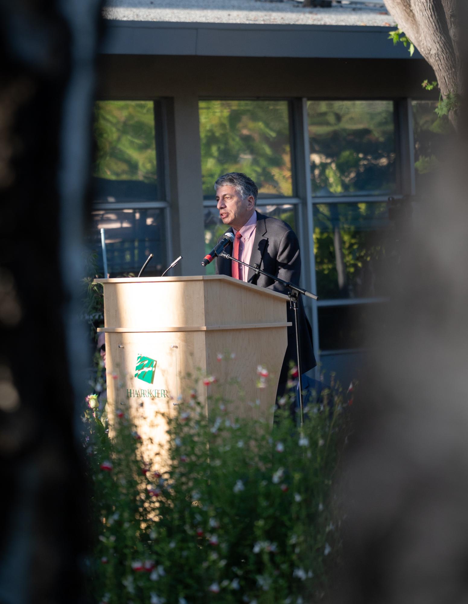 Math teacher Anthony Silk speaks to the juniors and seniors in the faculty speech. He urged students to seek unconventional paths in life through a cooking analogy.