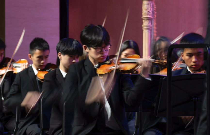 Orchestra members performed in their last concert of the year at the Spring Orchestra Concert on April 23 in the Patil Theater. The concert honored graduating seniors as well as displayed pieces the orchestra had been working on throughout the year.