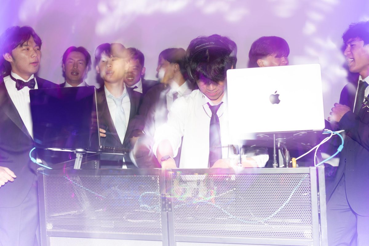 Senior Albert Yao mixes “360” by Charli XCX with “like JENNIE” by JENNIE. He incorporated trendy music in his set before the main DJ took over for the rest of the night.  